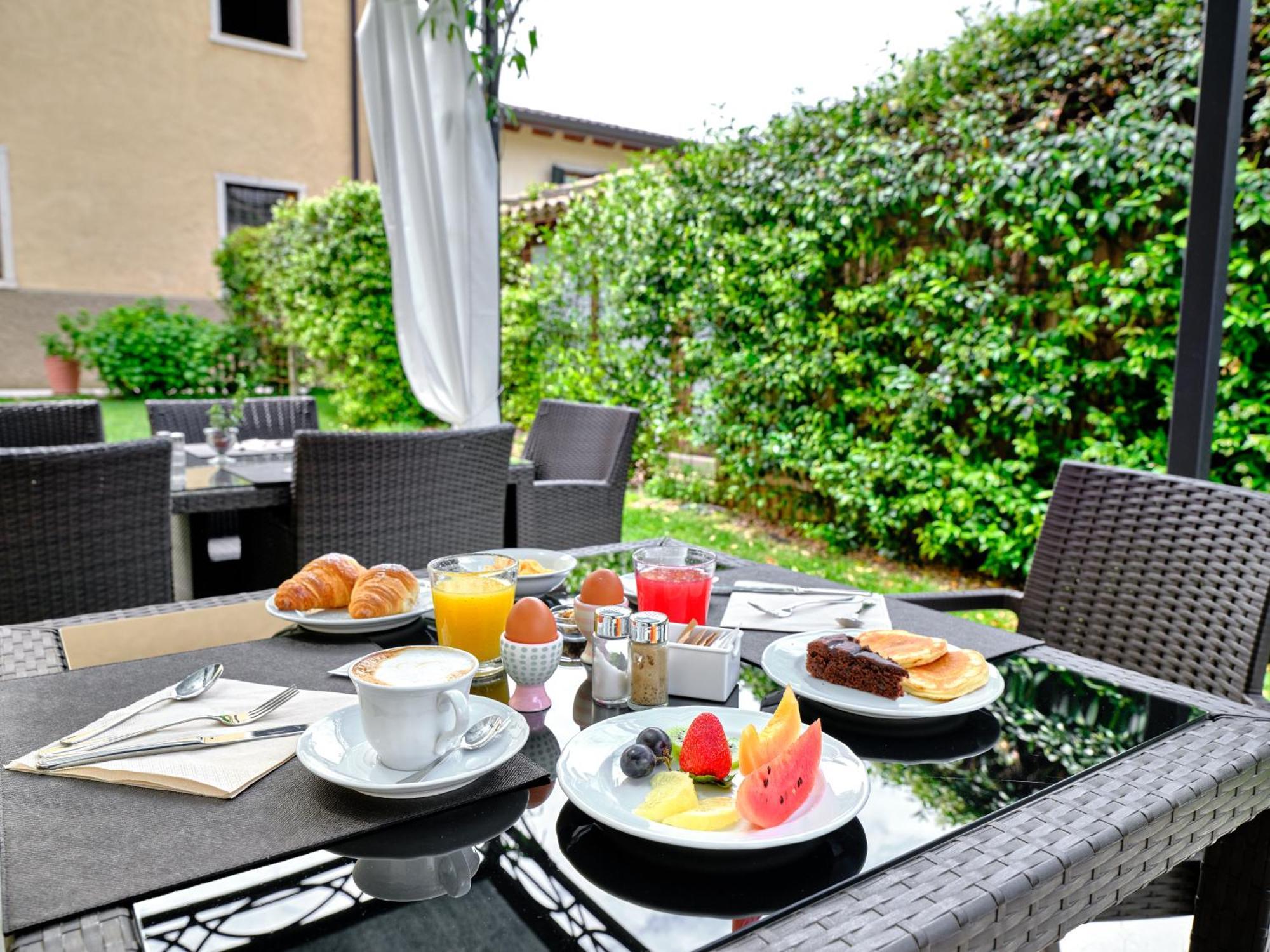 Villa Padovani Relais De Charme - Adults Only Pastrengo Eksteriør bilde